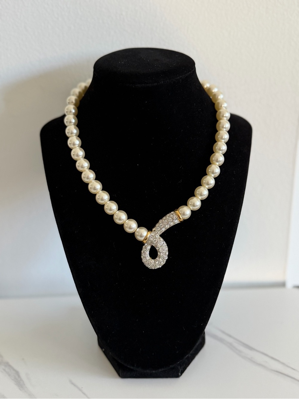 Pearl Necklace with Rhinestone Loop - Picture 2 of 9